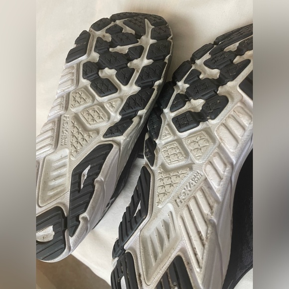 Women’s Arahi 6 Hoka Sneakers - Picture 8 of 11